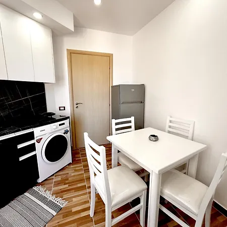 Kam Apartments In The City Center Vlore Exterior photo